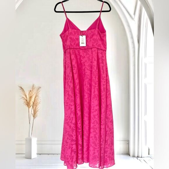 SHOWPO Dress Philine NWT Flowy V Neck Fit and Flare Maxi Jacquard Pink Size US 8 - Picture 8 of 14